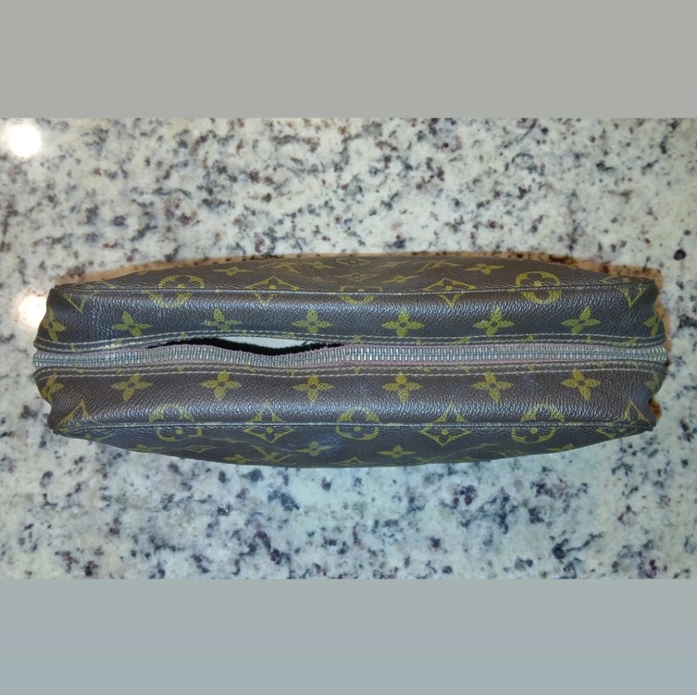 LOUIS VUITTON VINTAGE MAKEUP BAG - Picture 4 of 13